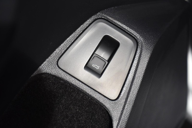 Volkswagen Tiguan Vehicle Image 09