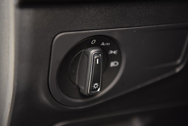 Volkswagen Tiguan Vehicle Image 11