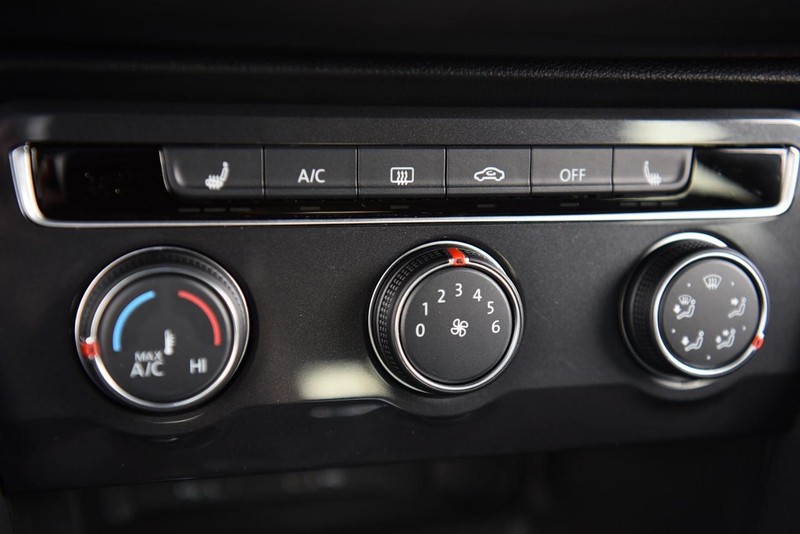 Volkswagen Tiguan Vehicle Image 14