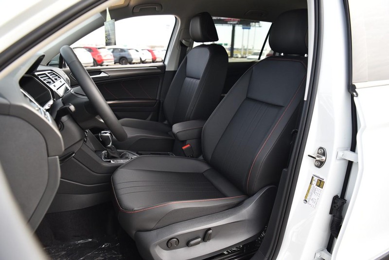 Volkswagen Tiguan Vehicle Image 21