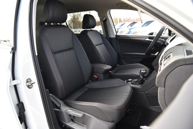 Volkswagen Tiguan Vehicle Image 22