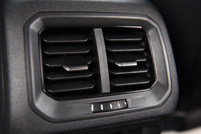 Volkswagen Tiguan Vehicle Image 24