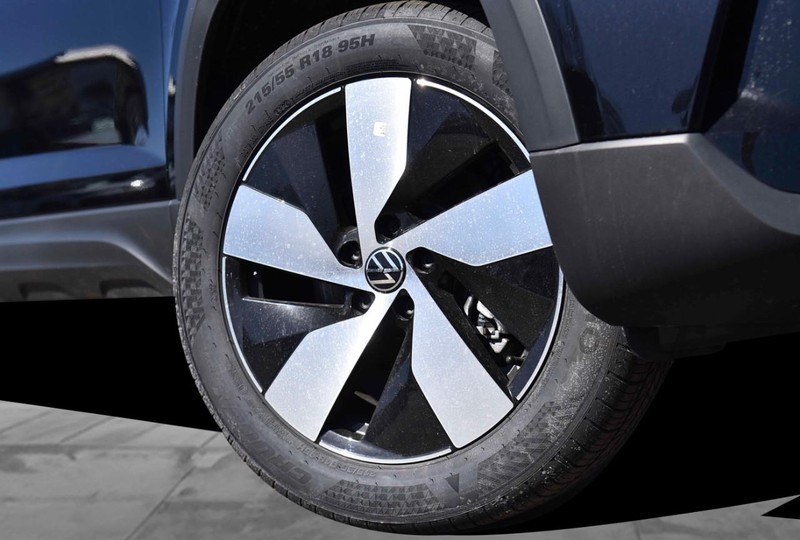Volkswagen Taos Vehicle Image 03