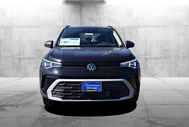 Volkswagen Taos Vehicle Image 04