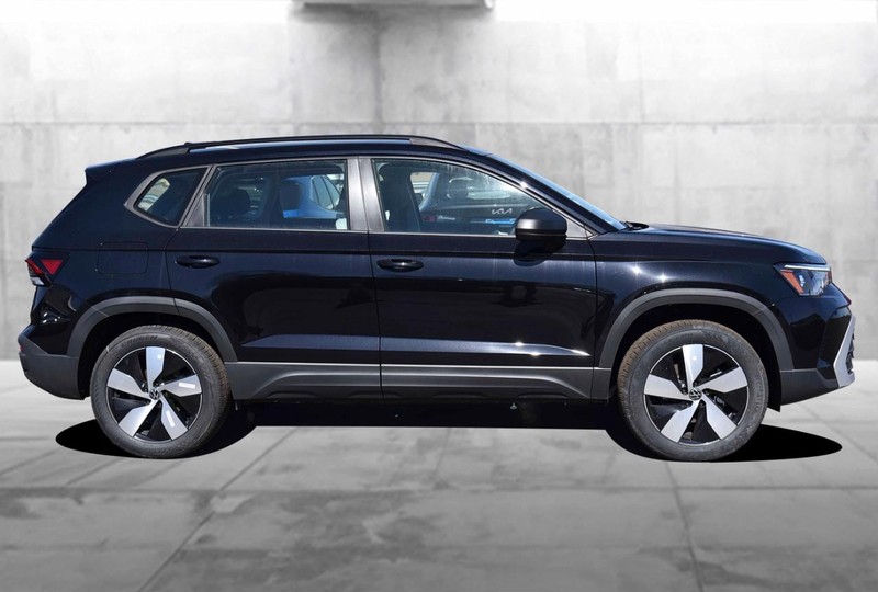 Volkswagen Taos Vehicle Image 05