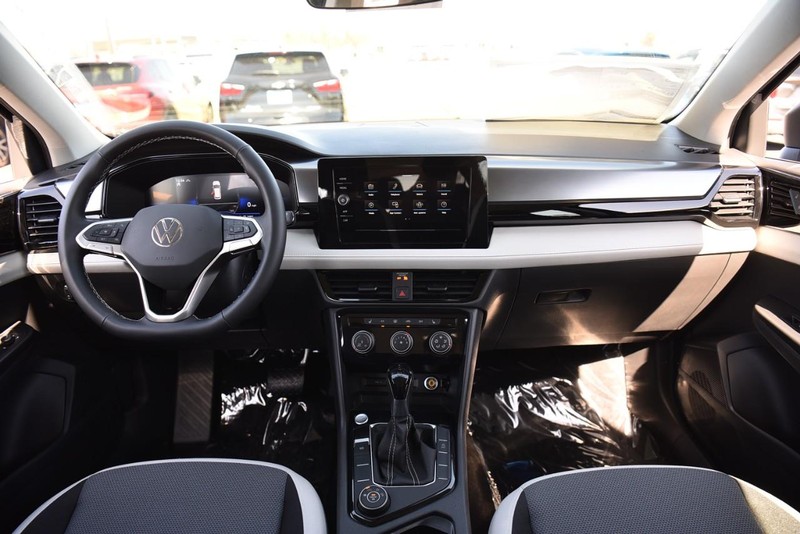 Volkswagen Taos Vehicle Image 07
