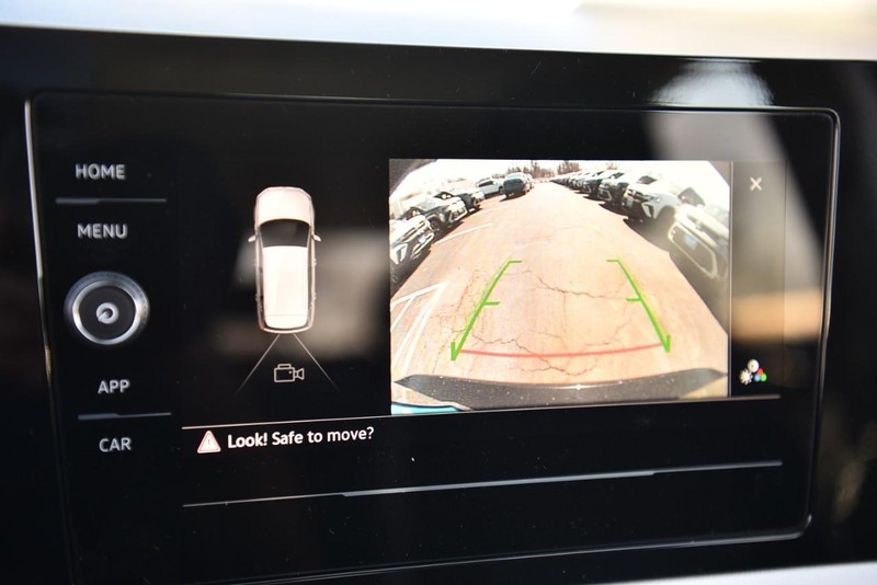 Volkswagen Taos Vehicle Image 12