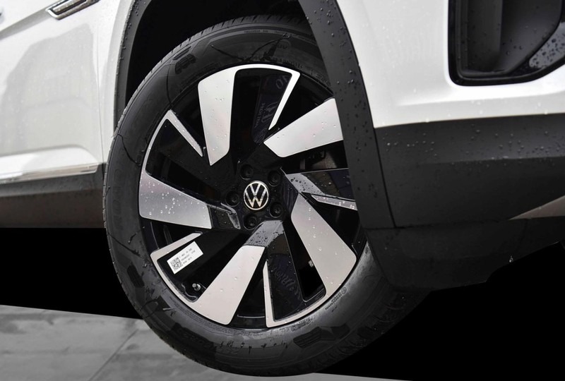 Volkswagen Atlas Cross Sport Vehicle Image 03