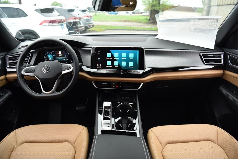 Volkswagen Atlas Cross Sport Vehicle Image 07
