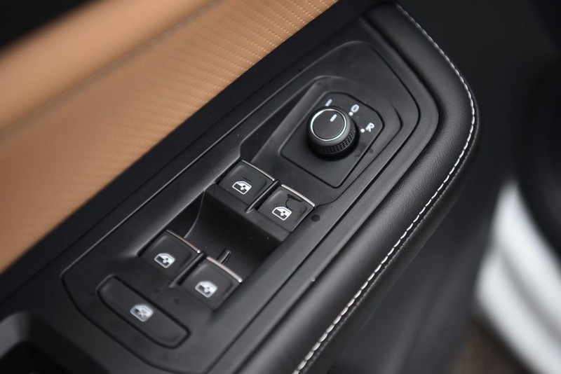 Volkswagen Atlas Cross Sport Vehicle Image 08