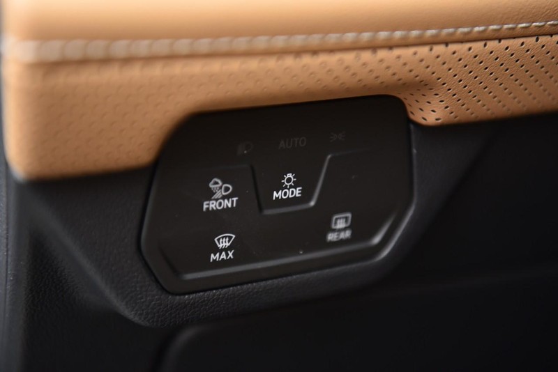 Volkswagen Atlas Cross Sport Vehicle Image 11