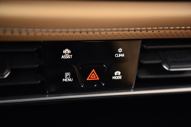 Volkswagen Atlas Cross Sport Vehicle Image 14