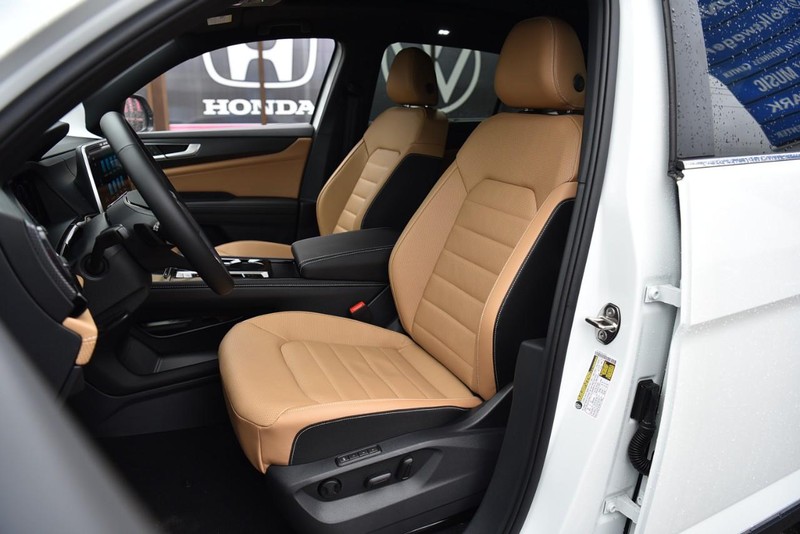 Volkswagen Atlas Cross Sport Vehicle Image 19