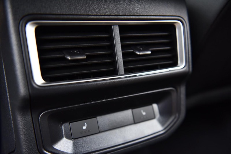 Volkswagen Atlas Cross Sport Vehicle Image 23