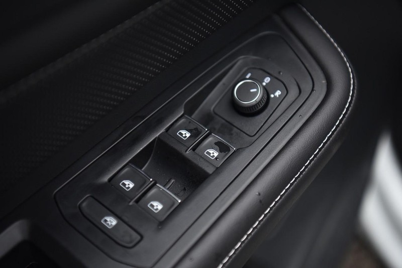 Volkswagen Atlas Cross Sport Vehicle Image 08