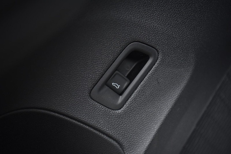 Volkswagen Atlas Cross Sport Vehicle Image 09