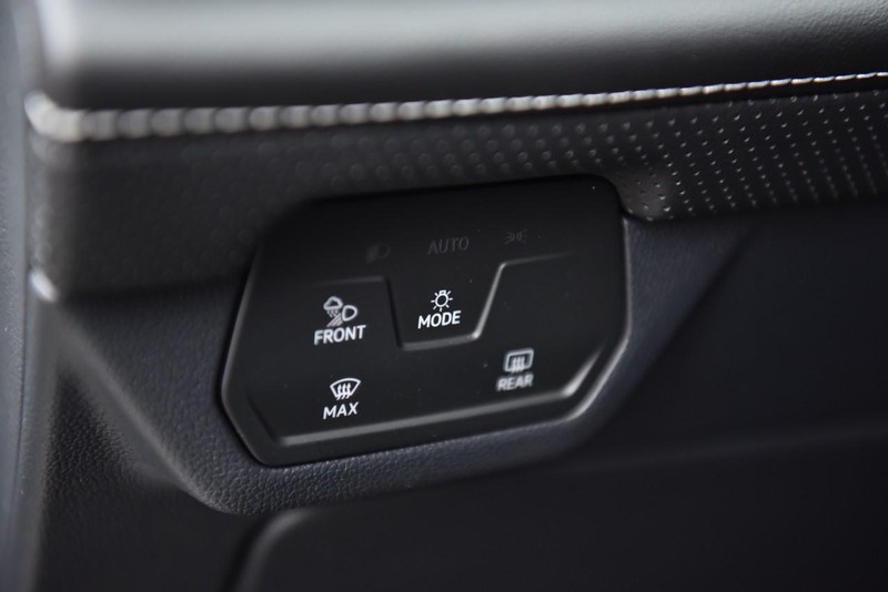 Volkswagen Atlas Cross Sport Vehicle Image 11