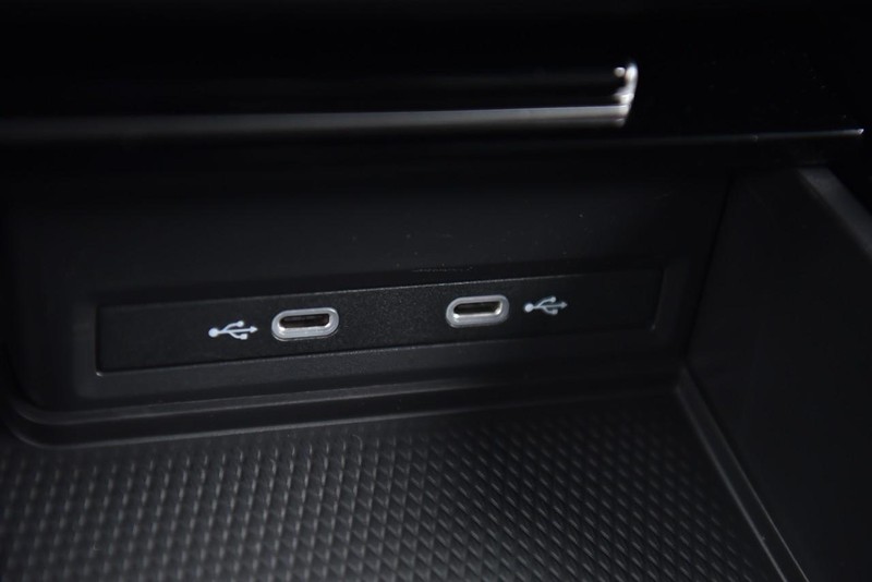 Volkswagen Atlas Cross Sport Vehicle Image 15