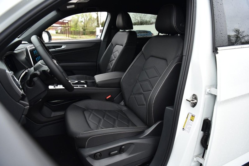 Volkswagen Atlas Cross Sport Vehicle Image 19
