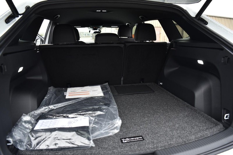 Volkswagen Atlas Cross Sport Vehicle Image 24