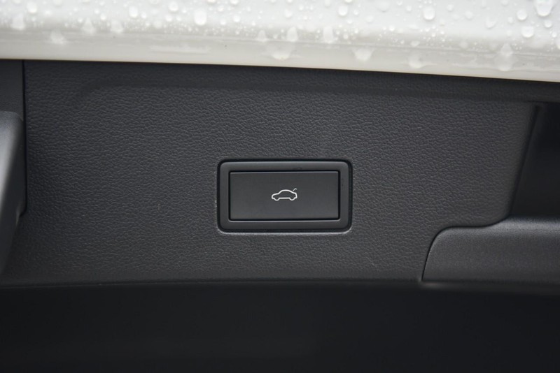 Volkswagen Atlas Cross Sport Vehicle Image 25