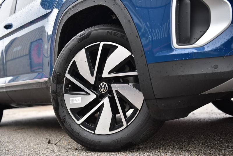 Volkswagen Atlas Vehicle Image 03