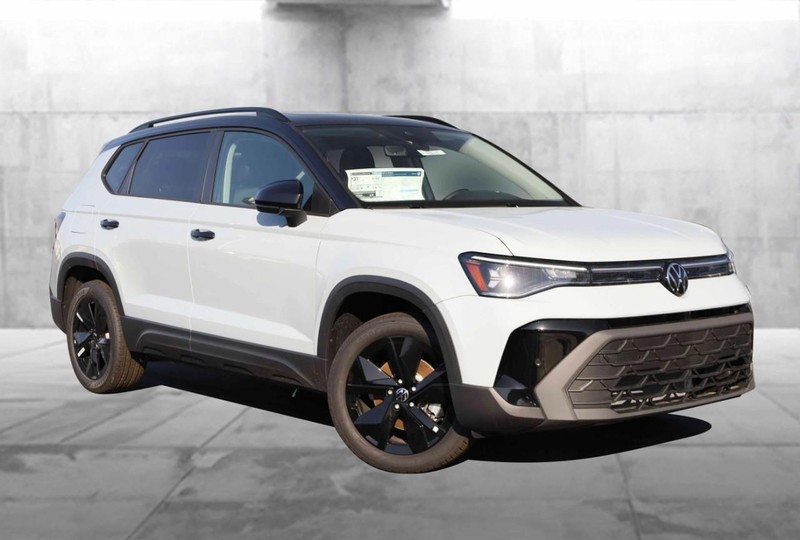 Volkswagen Taos Vehicle Image 02