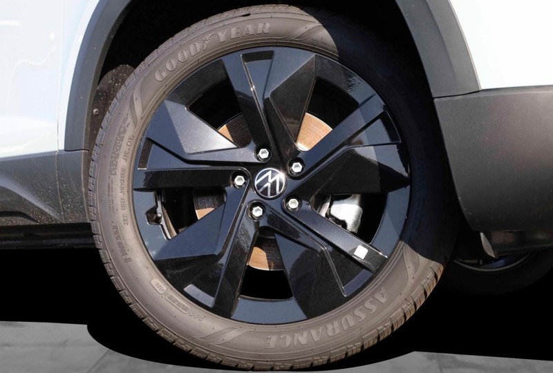 Volkswagen Taos Vehicle Image 03