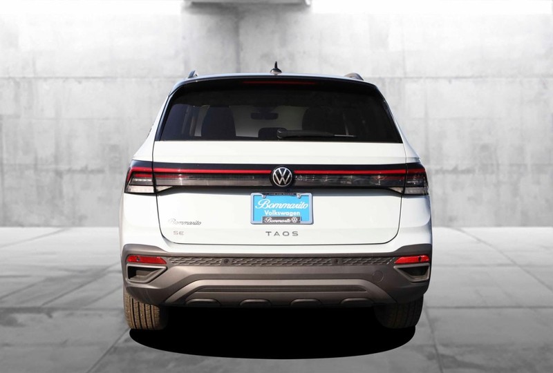 Volkswagen Taos Vehicle Image 06
