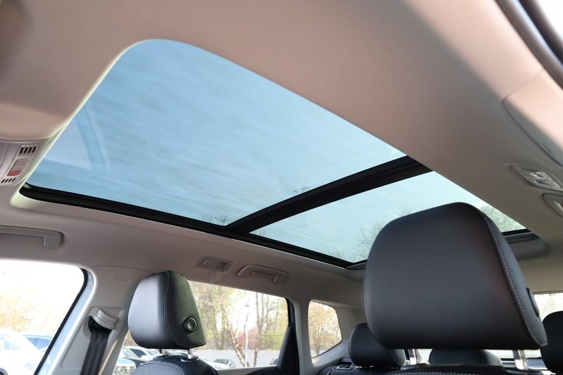 Volkswagen Taos Vehicle Image 09