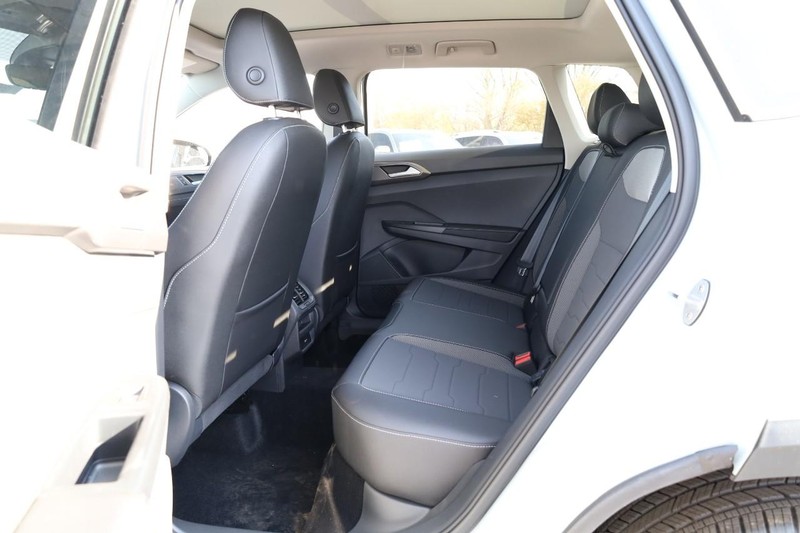 Volkswagen Taos Vehicle Image 22