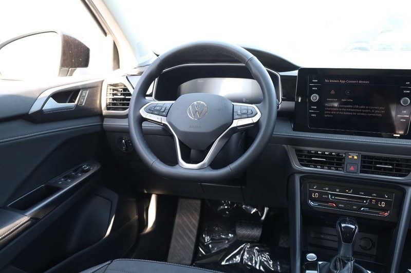 Volkswagen Taos Vehicle Image 25