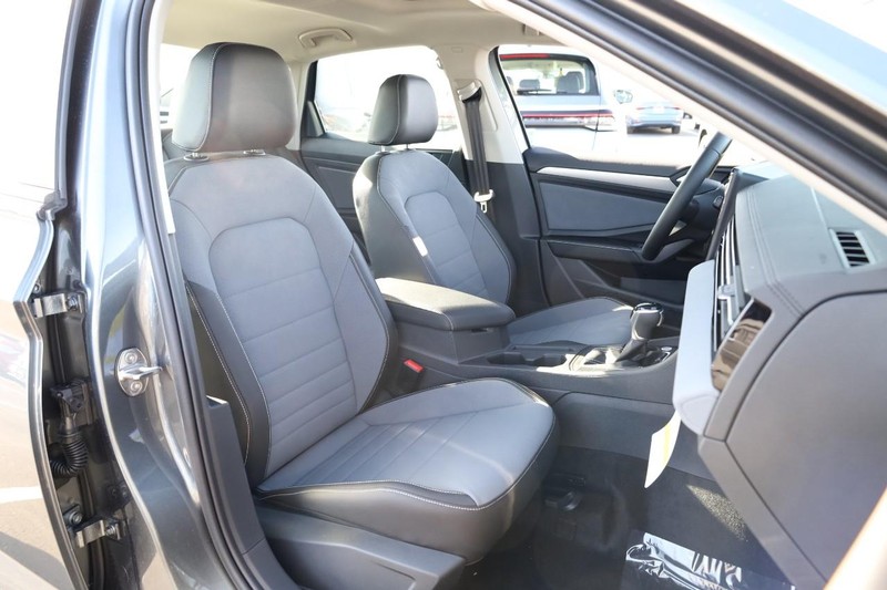 Volkswagen Jetta Vehicle Image 25