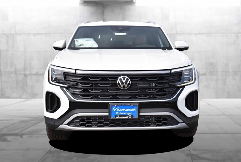 Volkswagen Atlas Cross Sport Vehicle Image 04
