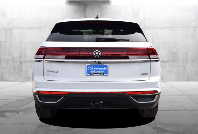 Volkswagen Atlas Cross Sport Vehicle Image 06