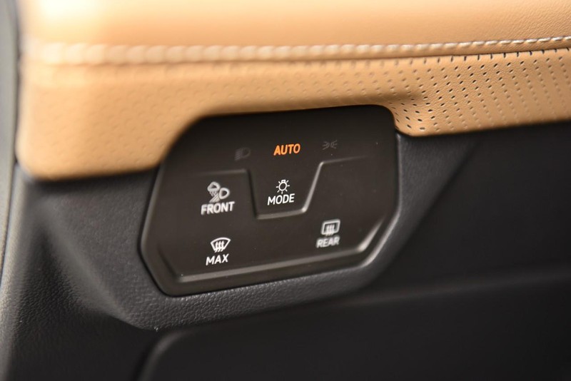 Volkswagen Atlas Cross Sport Vehicle Image 11