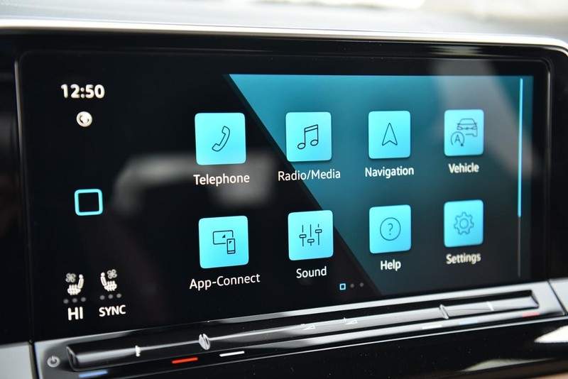 Volkswagen Atlas Cross Sport Vehicle Image 17