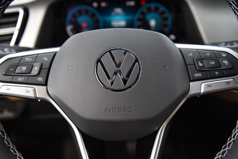Volkswagen Atlas Cross Sport Vehicle Image 18