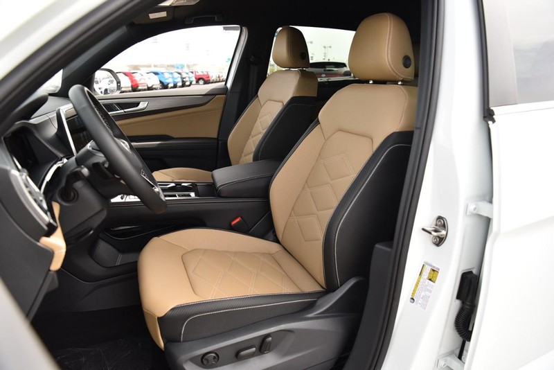 Volkswagen Atlas Cross Sport Vehicle Image 19