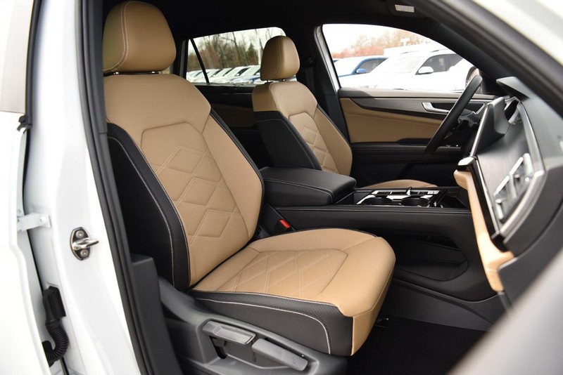 Volkswagen Atlas Cross Sport Vehicle Image 20