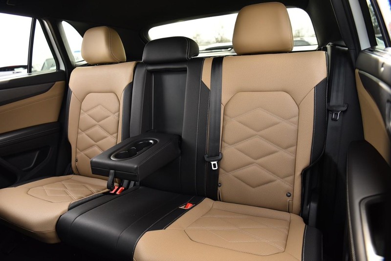 Volkswagen Atlas Cross Sport Vehicle Image 21