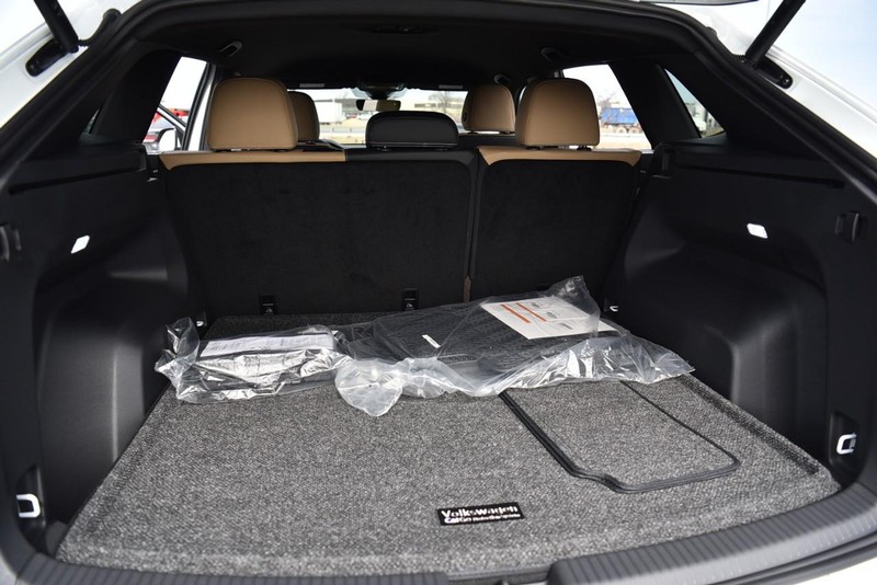Volkswagen Atlas Cross Sport Vehicle Image 24