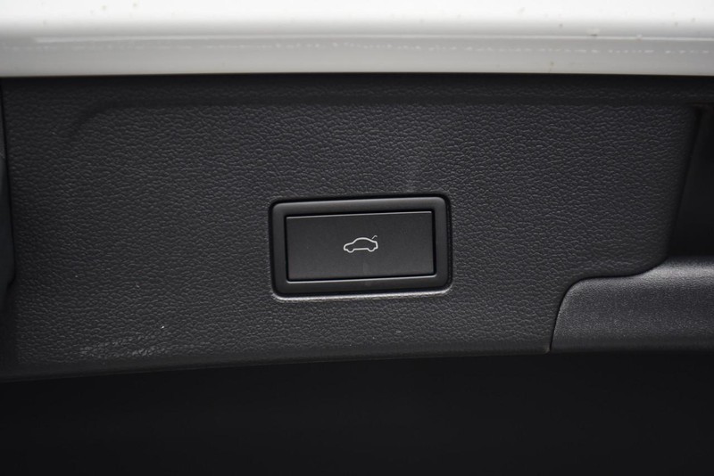 Volkswagen Atlas Cross Sport Vehicle Image 25