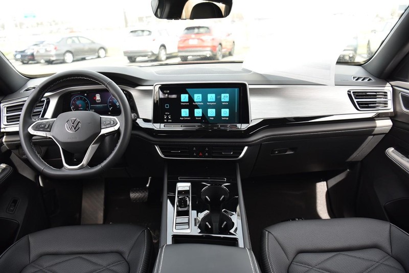 Volkswagen Atlas Cross Sport Vehicle Image 07