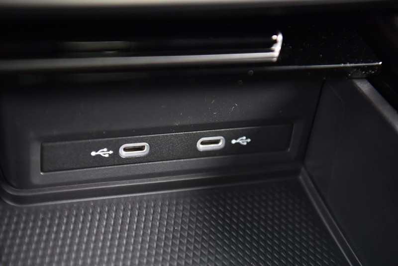 Volkswagen Atlas Cross Sport Vehicle Image 15