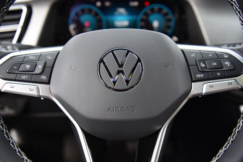 Volkswagen Atlas Cross Sport Vehicle Image 18