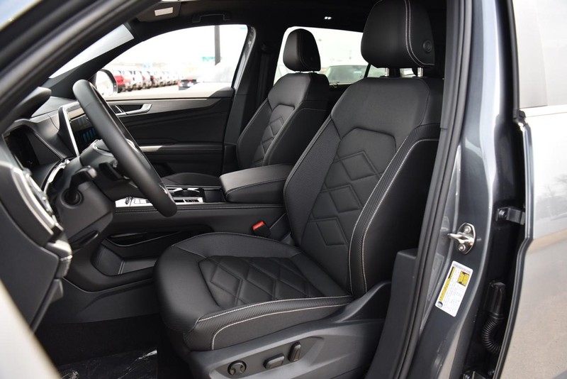 Volkswagen Atlas Cross Sport Vehicle Image 19