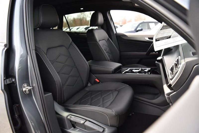 Volkswagen Atlas Cross Sport Vehicle Image 20