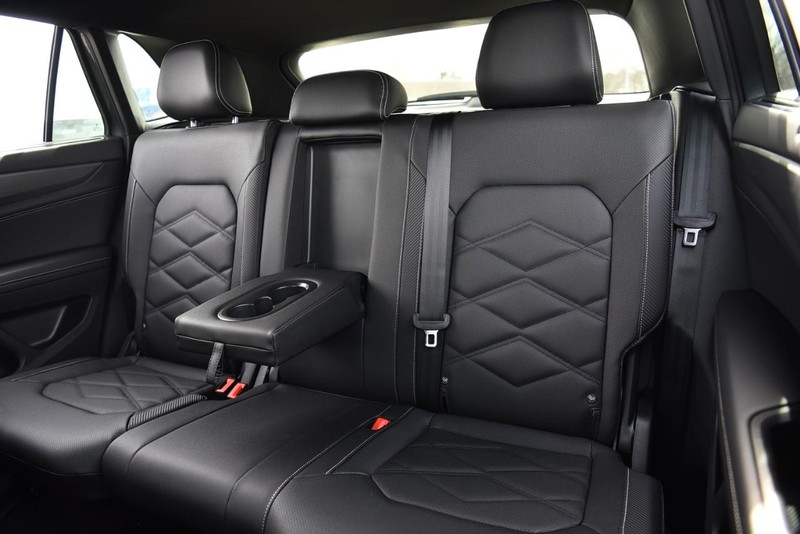 Volkswagen Atlas Cross Sport Vehicle Image 22
