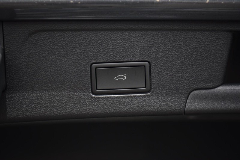 Volkswagen Atlas Cross Sport Vehicle Image 26